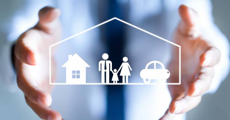 Verzekeringsconcept. Pictogrammen voor auto-, familie-, levens- en ziektekostenverzekeringen.
